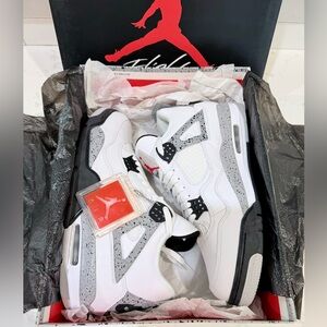 2015 Jordan’s 4’s BNIB 11.5 White/Black Cement